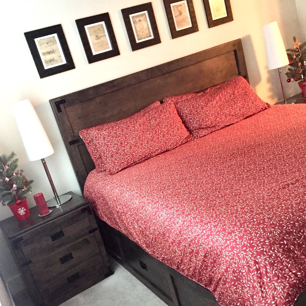 Five Piece Bedding Set King Size & 4 x King Pillow Shams